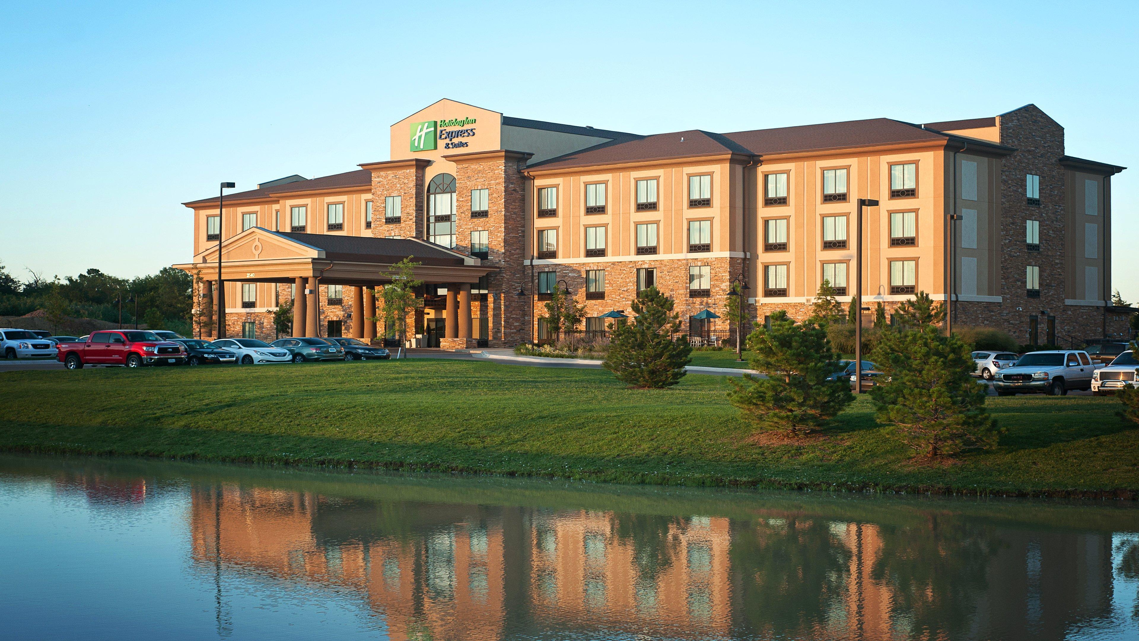 Holiday Inn Express Hotel & Suites Wichita Northeast By Ihg Exterior photo