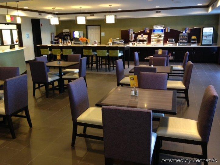 Holiday Inn Express Hotel & Suites Wichita Northeast By Ihg Exterior photo