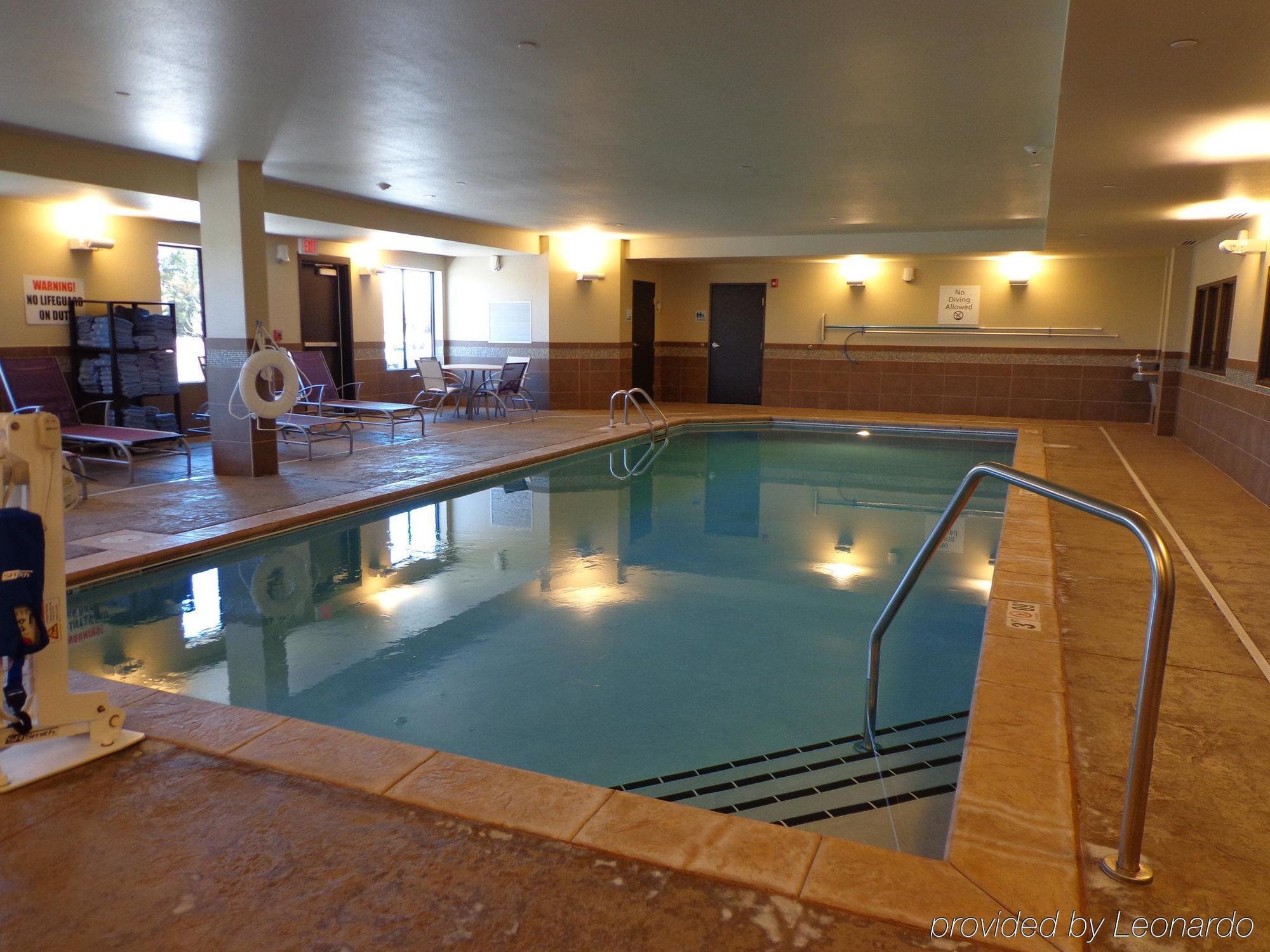 Holiday Inn Express Hotel & Suites Wichita Northeast By Ihg Exterior photo