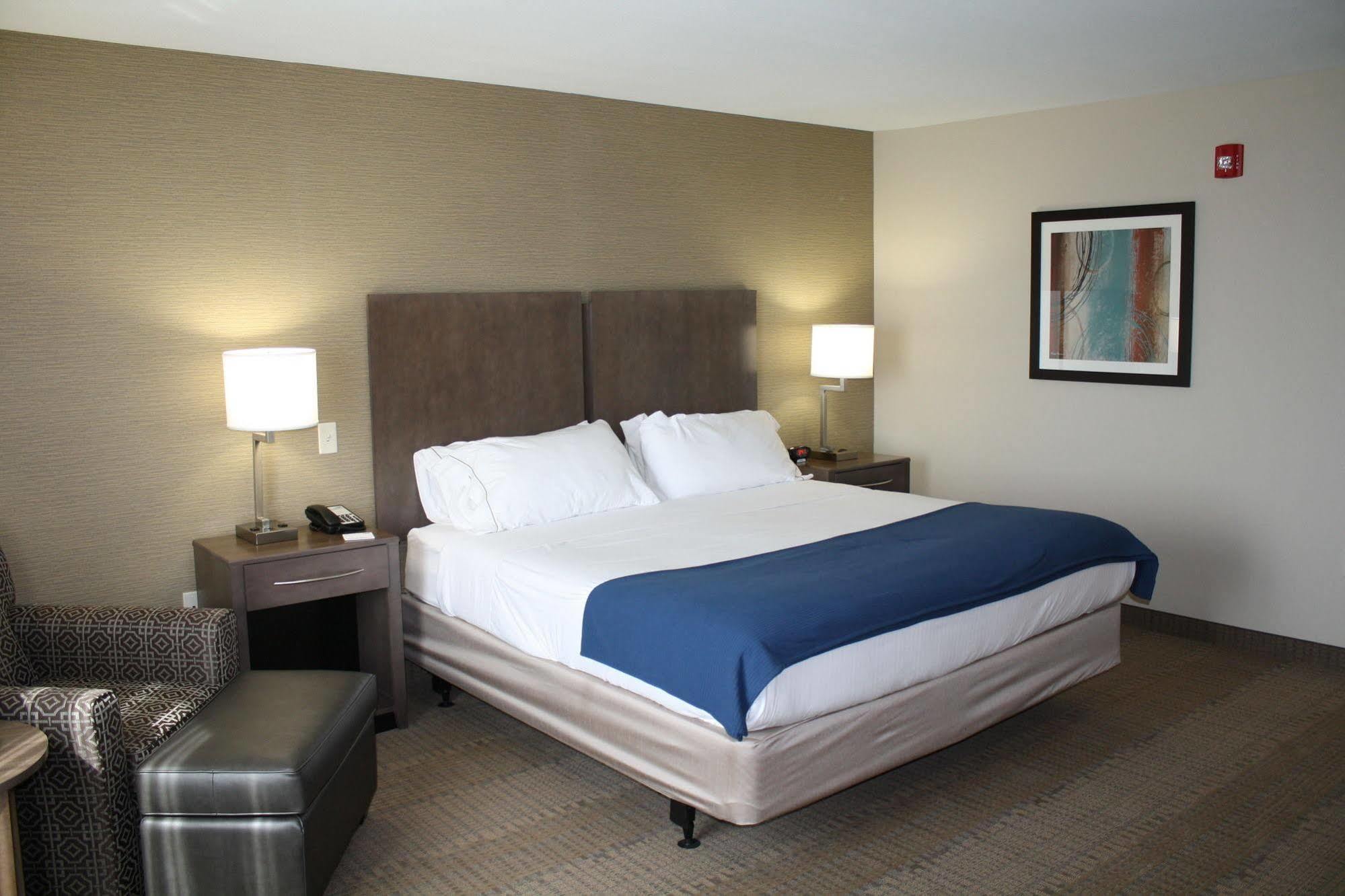 Holiday Inn Express Hotel & Suites Wichita Northeast By Ihg Exterior photo